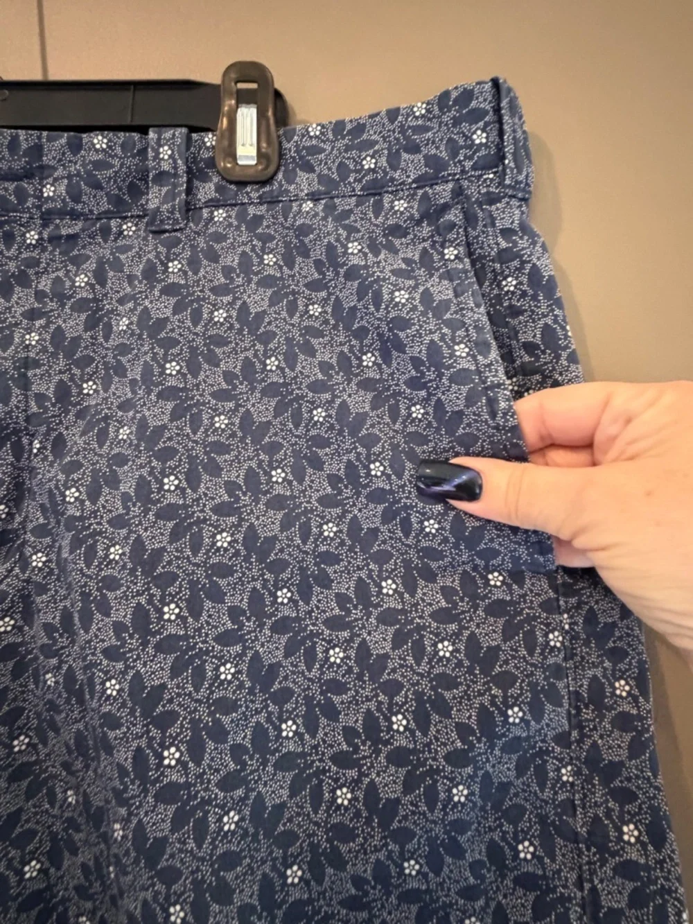 J. Crew Men's Chino Navy Blue Floral Cotton Chino Short, Size 38